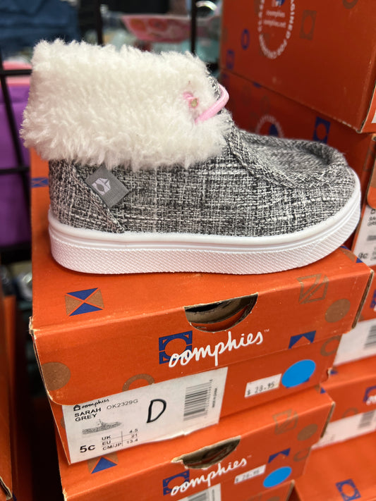 Girls Sarah Grey Shoe by Oomphies