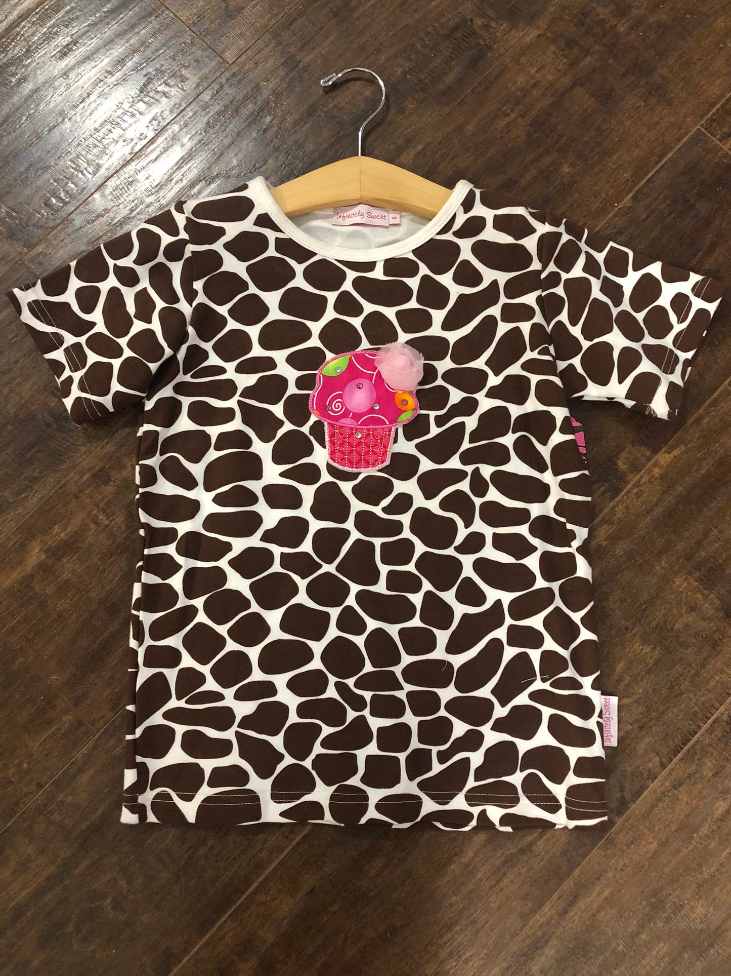Girls Giraffe Print T-Shirt  w/Cupcake Applique