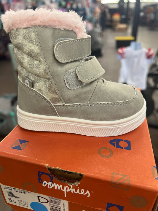 Girls Charlie Grey Cheetah Shoe by Oomphies