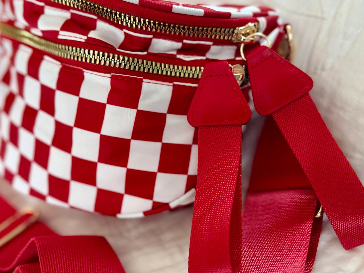 Ladies Farah Checkered Print Wide Strap Crossbody Bag-Red/White